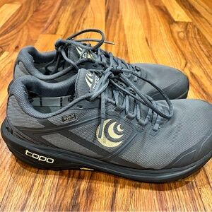 Topo Athletic Women's Terra venture‎ 4 WP in the Grey/Butter,Size 9.5 Some Flaws